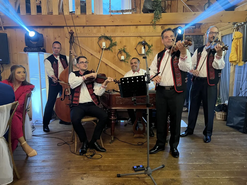 Vystúpenie kapely na svadbe
